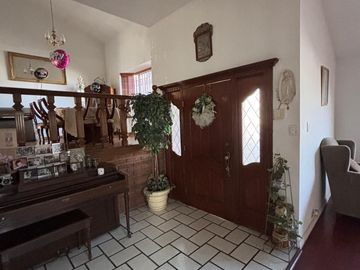 CAMPANARIO OPORTUNIDAD CASA EN DESNIVELES CON ALBERCA ABAJO VALOR DE AVALUO