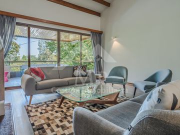 3 D, 3 B, Sala De Estar, Escritorio, Serv Completos. Jardín con piscina
