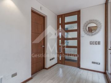 3 D, 3 B, Sala De Estar, Escritorio, Serv Completos. Jardín con piscina