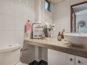 3 D, 3 B, Sala De Estar, Escritorio, Serv Completos. Jardín con piscina