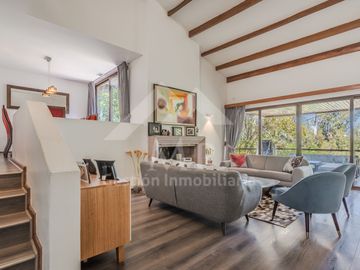 3 D, 3 B, Sala De Estar, Escritorio, Serv Completos. Jardín con piscina