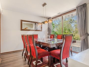 3 D, 3 B, Sala De Estar, Escritorio, Serv Completos. Jardín con piscina