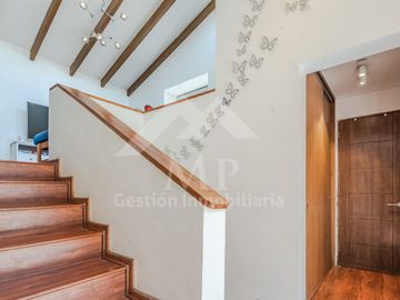 3 D, 3 B, Sala De Estar, Escritorio, Serv Completos. Jardín con piscina