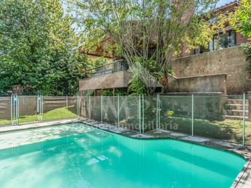 3 D, 3 B, Sala De Estar, Escritorio, Serv Completos. Jardín con piscina