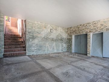 3 D, 3 B, Sala De Estar, Escritorio, Serv Completos. Jardín con piscina