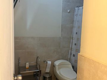 Venta De Casa De 3 Pisos Con Proyección Y Excelente Ubicación