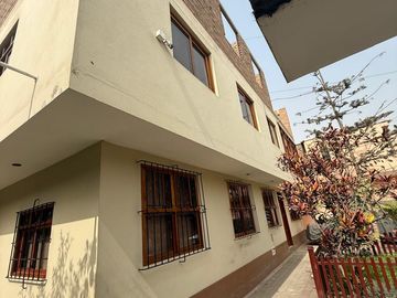 Venta De Casa De 3 Pisos Con Proyección Y Excelente Ubicación