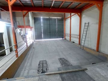 Venta de bodega y oficina pie de via Duran Tambo 325m2 con camaras frias