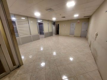 Venta de bodega y oficina pie de via Duran Tambo 325m2 con camaras frias