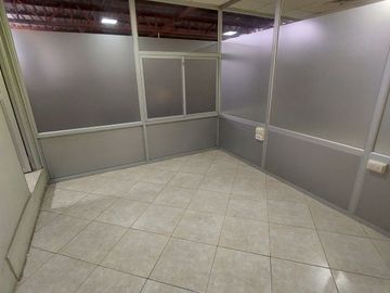 Venta de bodega y oficina pie de via Duran Tambo 325m2 con camaras frias