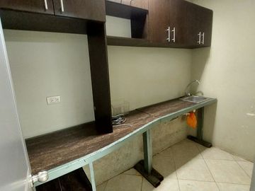 Venta de bodega y oficina pie de via Duran Tambo 325m2 con camaras frias