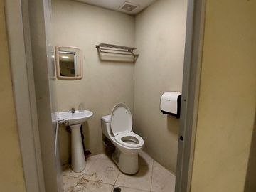 Venta de bodega y oficina pie de via Duran Tambo 325m2 con camaras frias