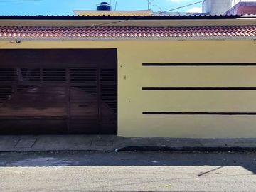 VENDO CASA DE UN PISO ATRÁS DE GARIS MALIBRAN -ABARROTES MAYORISTAS, CERCA DE AV MIGUEL ALEMAN