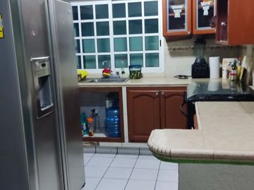 VENDO CASA DE UN PISO ATRÁS DE GARIS MALIBRAN -ABARROTES MAYORISTAS, CERCA DE AV MIGUEL ALEMAN