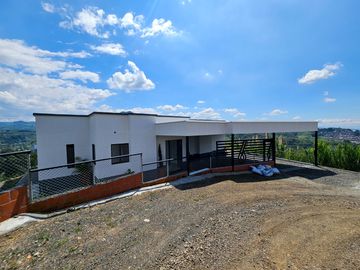 CASA CAMPESTRE EN VENTA CERCA A PEREIRA Y DOSQUEBRADAS