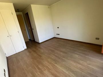 Casa 4d/3b En Condominio, Desocupada
