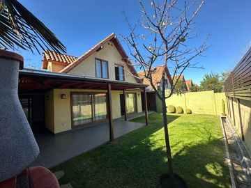 Casa 4d/3b En Condominio, Desocupada