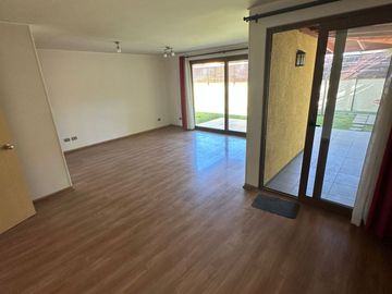 Casa 4d/3b En Condominio, Desocupada