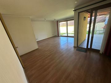 Casa 4d/3b En Condominio, Desocupada