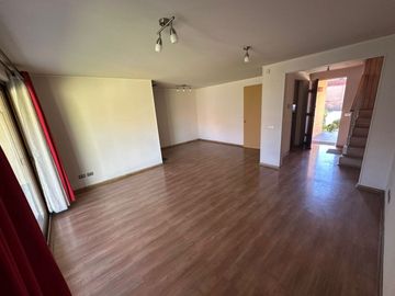Casa 4d/3b En Condominio, Desocupada