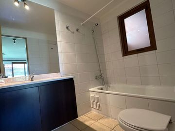 Casa 4d/3b En Condominio, Desocupada