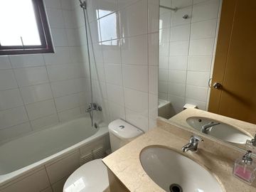 Casa 4d/3b En Condominio, Desocupada