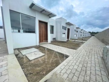 CASAS NUEVAS EN VENTA VIA MARIANITAS CALDERON QUITO