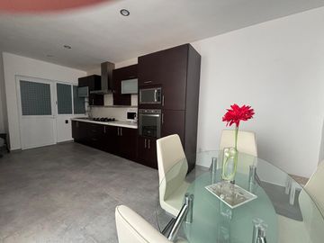 VENTA CASA EN MILENIO III, CON RECAMARA EN PLANTA BAJA, EN COTO CON CASA CLUB