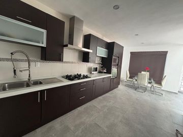 VENTA CASA EN MILENIO III, CON RECAMARA EN PLANTA BAJA, EN COTO CON CASA CLUB