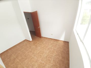 VENDO CASA A PRECIO DE DEPARTAMENTO EN URB.GALILEA, CASTILLA