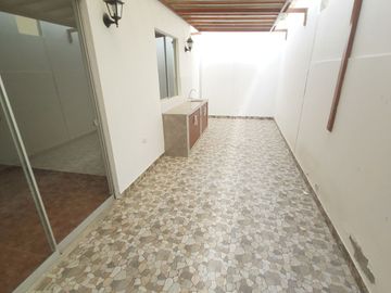VENDO CASA A PRECIO DE DEPARTAMENTO EN URB.GALILEA, CASTILLA
