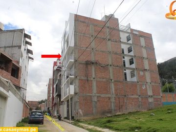VENDO TRIPLEX EN URB. MONTECARMELO - HUANCAYO