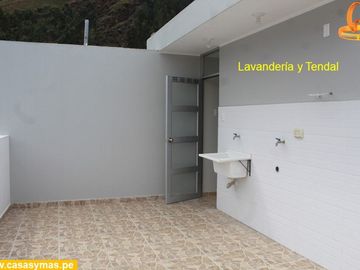 VENDO TRIPLEX EN URB. MONTECARMELO - HUANCAYO