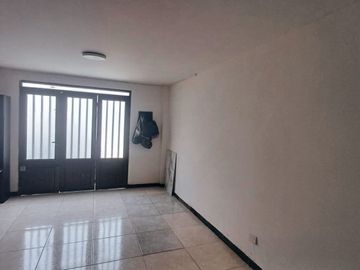 Venta Casa Unifamiliar de tres niveles Sector Las Mercedes Cuba-Pereira