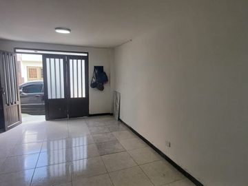 Venta Casa Unifamiliar de tres niveles Sector Las Mercedes Cuba-Pereira