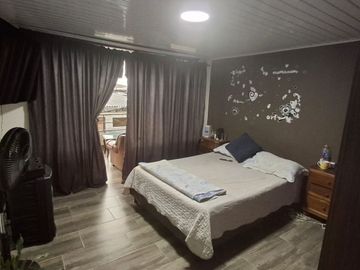 Venta Casa Unifamiliar de tres niveles Sector Las Mercedes Cuba-Pereira
