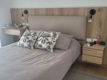 VENDO FINO DEPARTAMENTO - IMPECABLE - 2 DORMITORIOS - VISTA INTERNA - 2 COCHERAS - MIRASIDRO - EXCLUSIVA ZONA CERCA A LA CLÍNICA AMERICANA