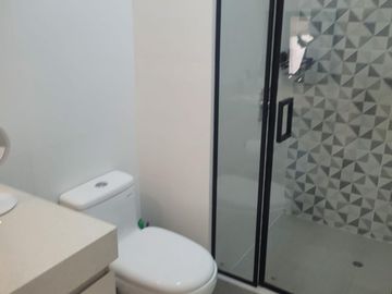 VENDO FINO DEPARTAMENTO - IMPECABLE - 2 DORMITORIOS - VISTA INTERNA - 2 COCHERAS - MIRASIDRO - EXCLUSIVA ZONA CERCA A LA CLÍNICA AMERICANA