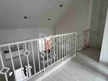 Dijual Rumah Cantik Rapi Bangunan Kokoh Lokasi strategis di Kawasan Bintaro Tangerang