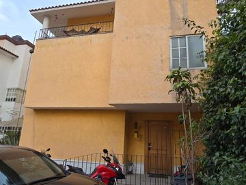 CASA EN SAN JERONIMO LIDICE EN PRIVADA