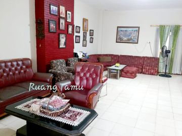 Rumah JL Pucang Asri Surabaya Row 2 mobil
