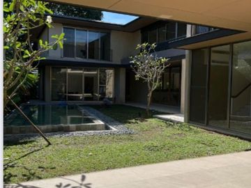 2 Storey House with Infinity edge pool in📍 Ayala Alabang Village, Muntinlupa City 🏡