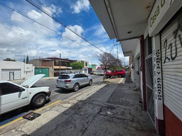 CASA HABITACIÓN EN VENTA en: Av. Artesanos No. 3672 Col. San Miguel de Huentitan, Guadalajara, Jal.
