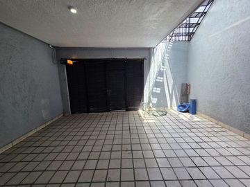 CASA HABITACIÓN EN VENTA EN: Genaro Vega Salazar No. 2518 Col. Heliodoro Hernández Loza, Guadalajara, Jal.