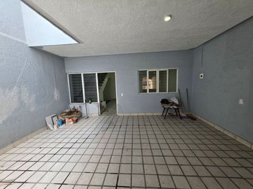 CASA HABITACIÓN EN VENTA EN: Genaro Vega Salazar No. 2518 Col. Heliodoro Hernández Loza, Guadalajara, Jal.