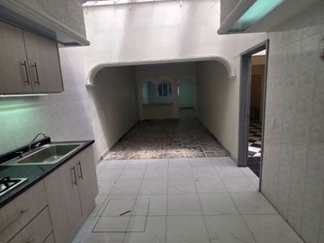 CASA HABITACIÓN EN VENTA EN: Genaro Vega Salazar No. 2518 Col. Heliodoro Hernández Loza, Guadalajara, Jal.