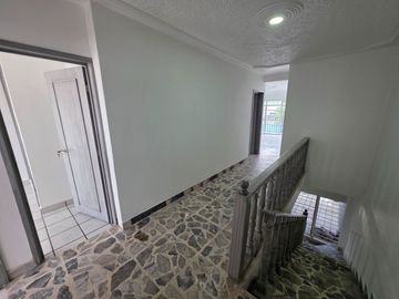 CASA HABITACIÓN EN VENTA EN: Genaro Vega Salazar No. 2518 Col. Heliodoro Hernández Loza, Guadalajara, Jal.