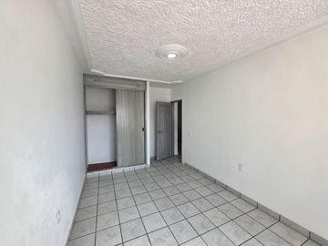 CASA HABITACIÓN EN VENTA EN: Genaro Vega Salazar No. 2518 Col. Heliodoro Hernández Loza, Guadalajara, Jal.
