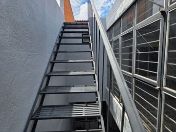 CASA HABITACIÓN EN VENTA EN: Genaro Vega Salazar No. 2518 Col. Heliodoro Hernández Loza, Guadalajara, Jal.