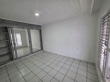 CASA HABITACIÓN EN VENTA EN: Genaro Vega Salazar No. 2518 Col. Heliodoro Hernández Loza, Guadalajara, Jal.